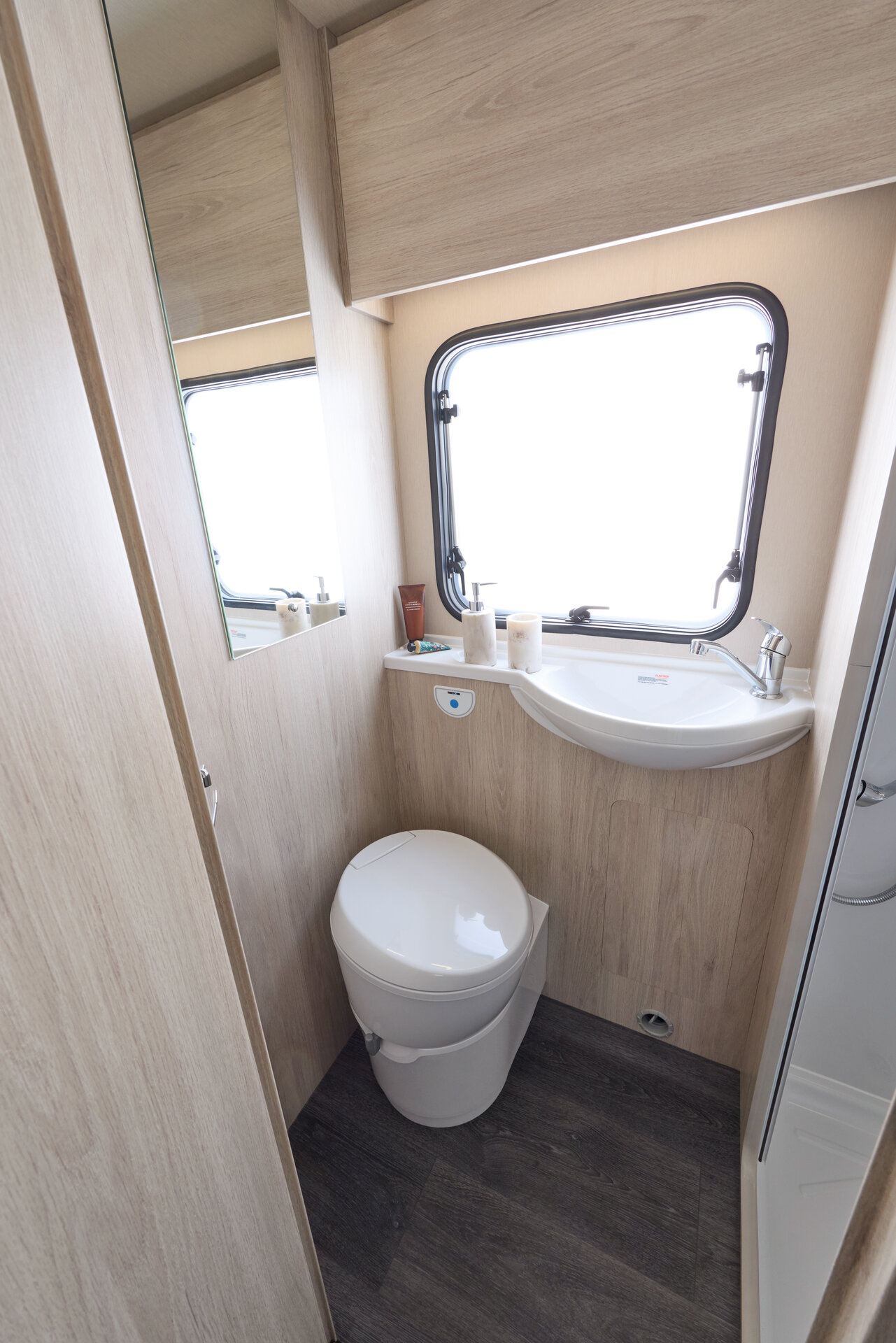 2026 Auto-Trail Expedition C71 washroom