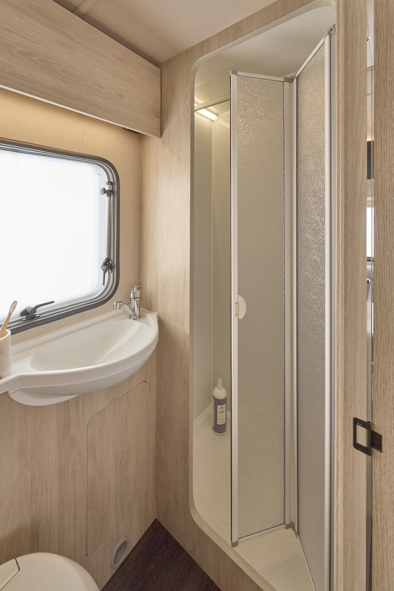 2026 Auto-Trail Expedition C72 fridge