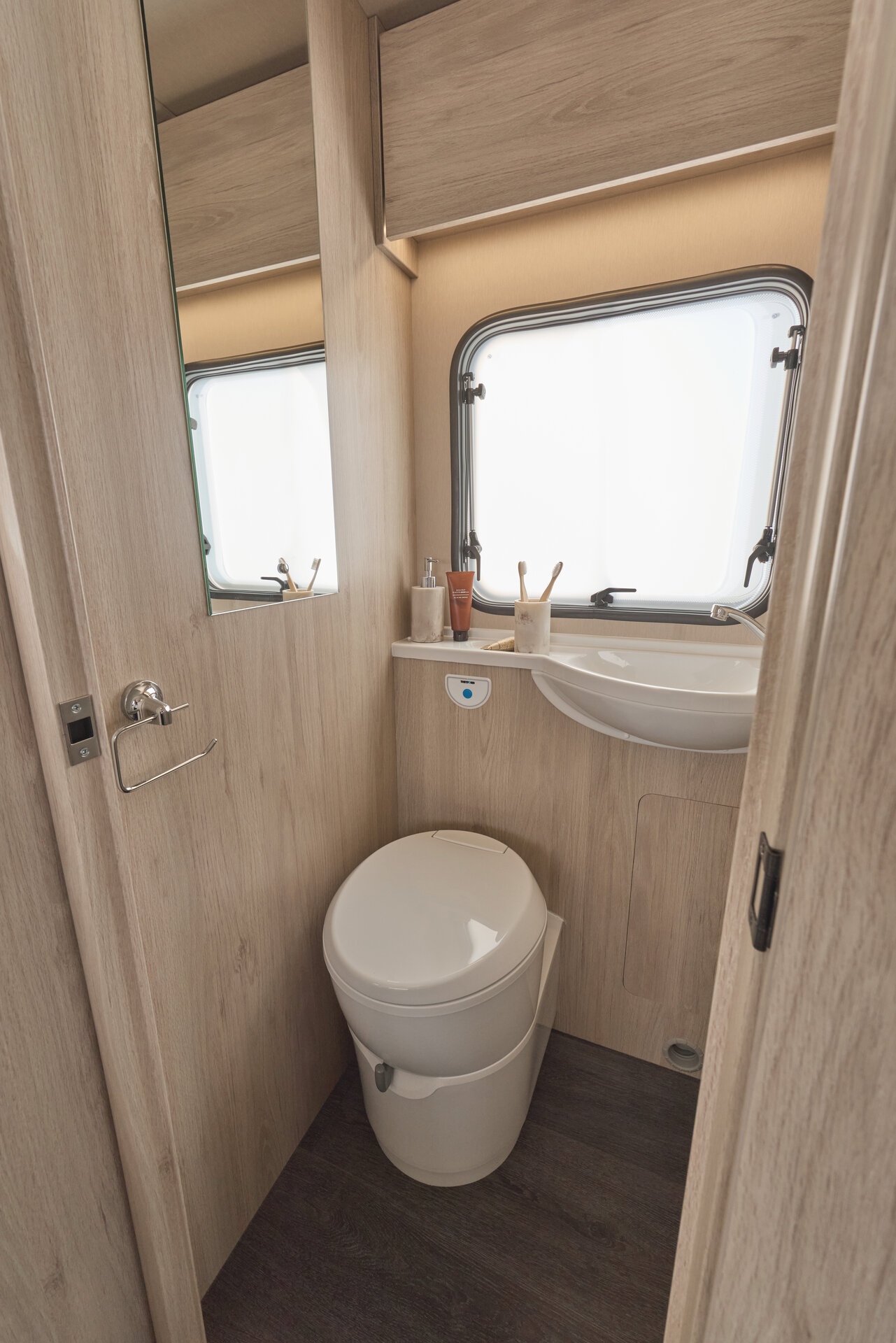 2026 Auto-Trail Expedition C72 washroom