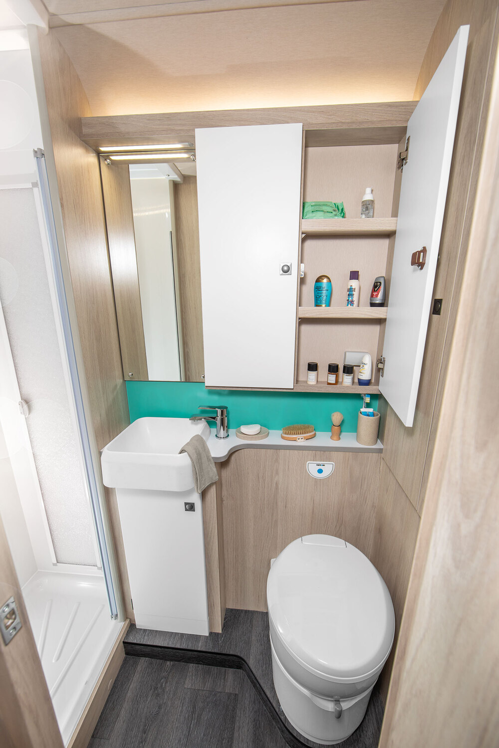 Auto-Trail F-Line F60 (2024) washroom with separate shower