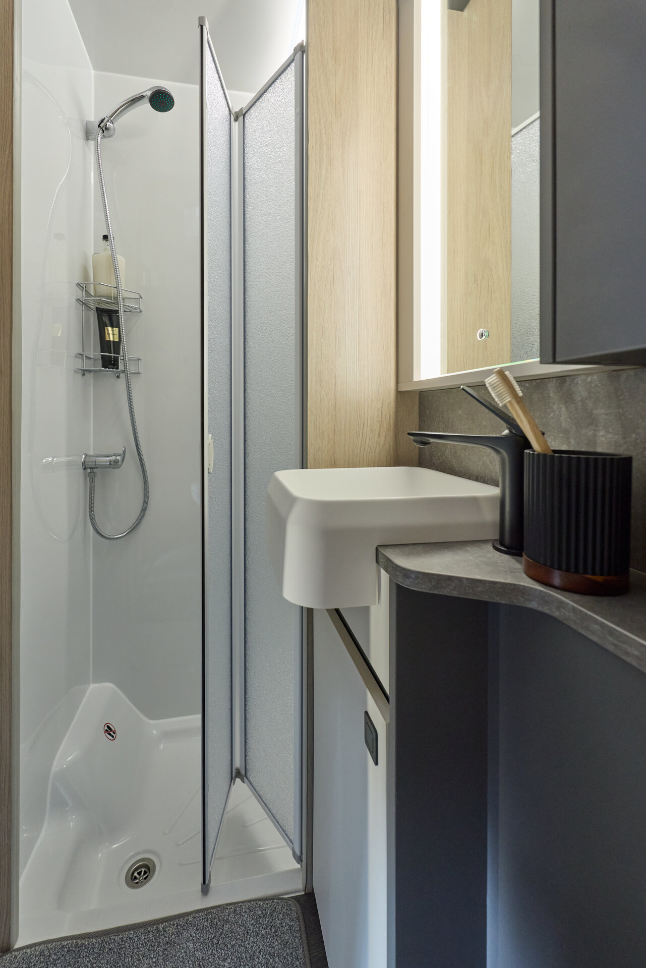 2026 Auto-Trail F-Line F60 washroom