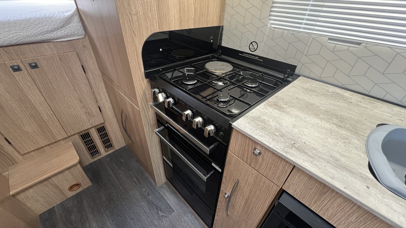 2024 Auto-Trail Imala 736G kitchen