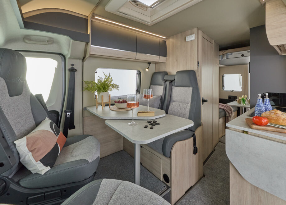 Campervan – 4 Berth (Automatic)