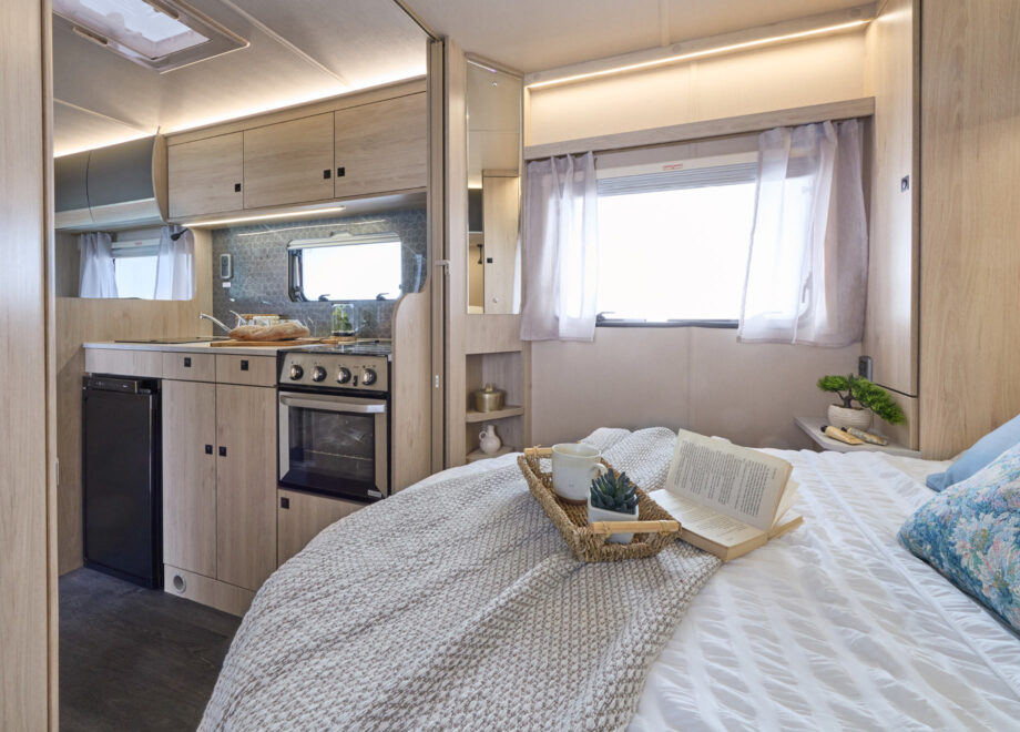 Motorhome – 4 berth with fixed bed (Automatic)