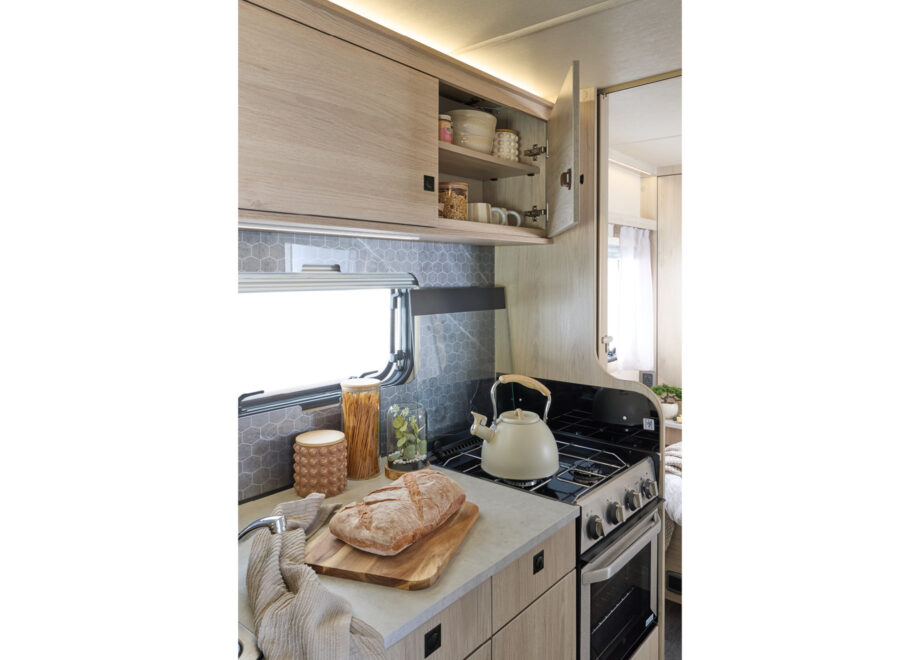Motorhome – 4 berth with fixed bed (Automatic)