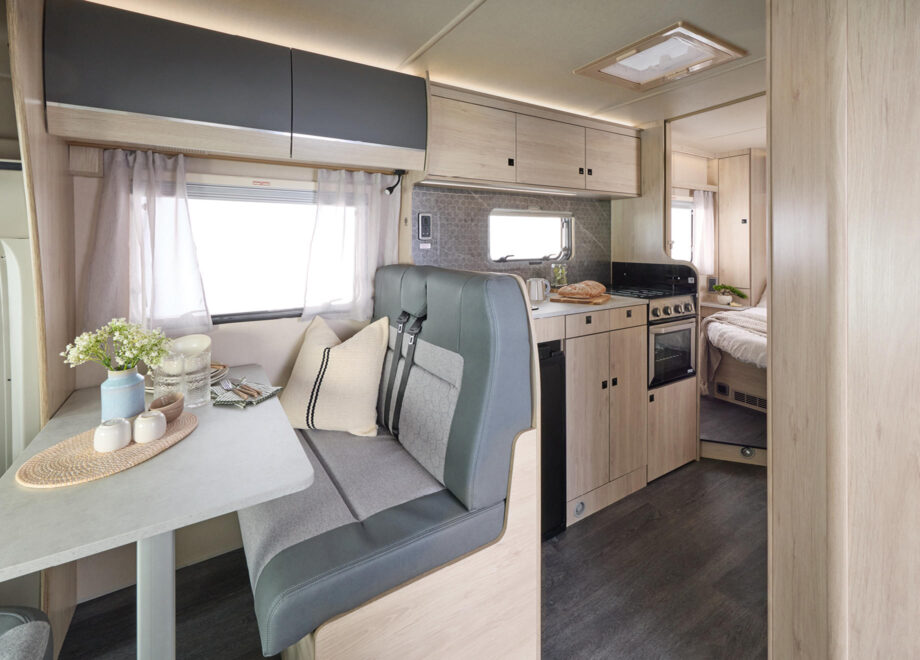 Motorhome – 4 berth with fixed bed (Automatic)