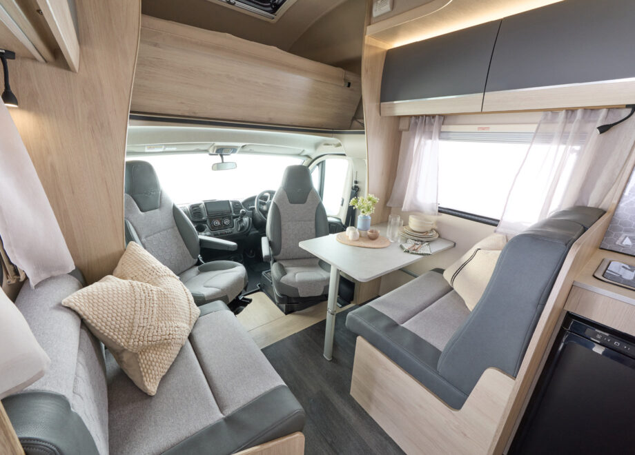 Motorhome – 4 berth with fixed bed (Automatic)