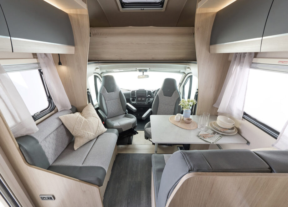 Motorhome – 4 berth with fixed bed (Automatic)