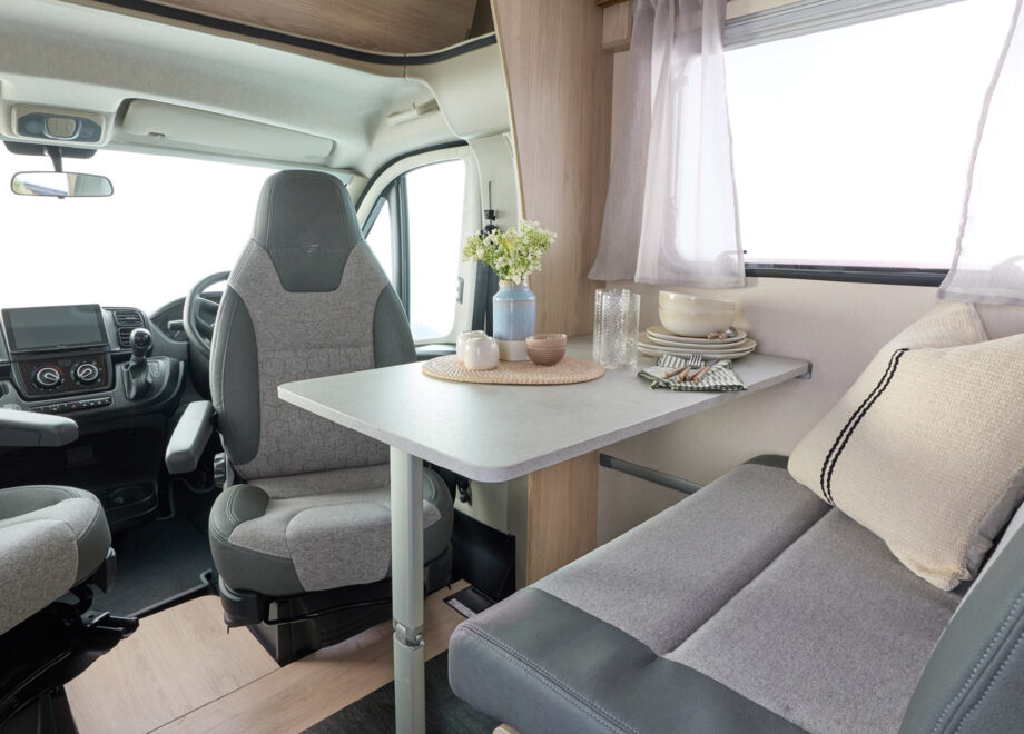 Motorhome – 4 berth with fixed bed (Automatic)