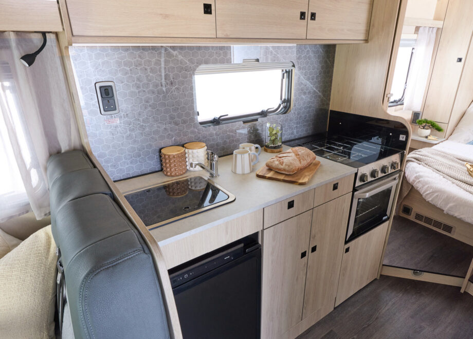 Motorhome – 4 berth with fixed bed (Automatic)