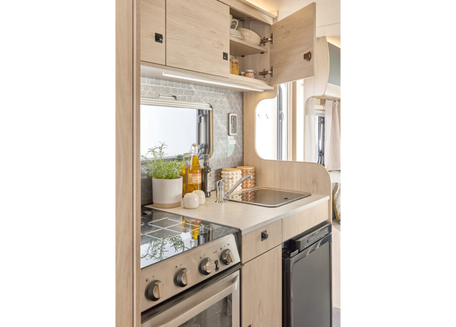 Motorhome – 4 berth with Rear Lounge (Automatic)