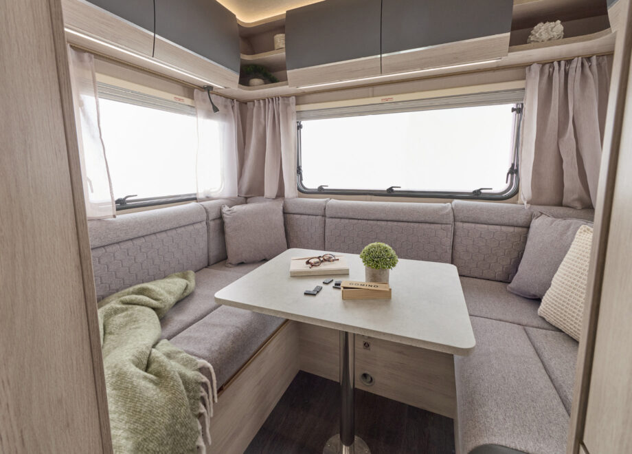 Motorhome – 4 berth with Rear Lounge (Automatic)