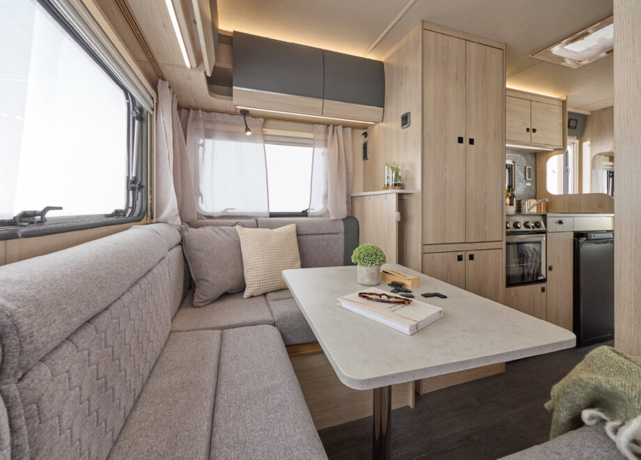 Motorhome – 4 berth with Rear Lounge (Automatic)