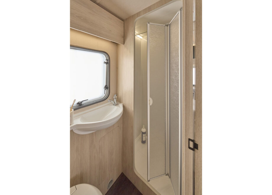 Motorhome – 4 berth with Rear Lounge (Automatic)