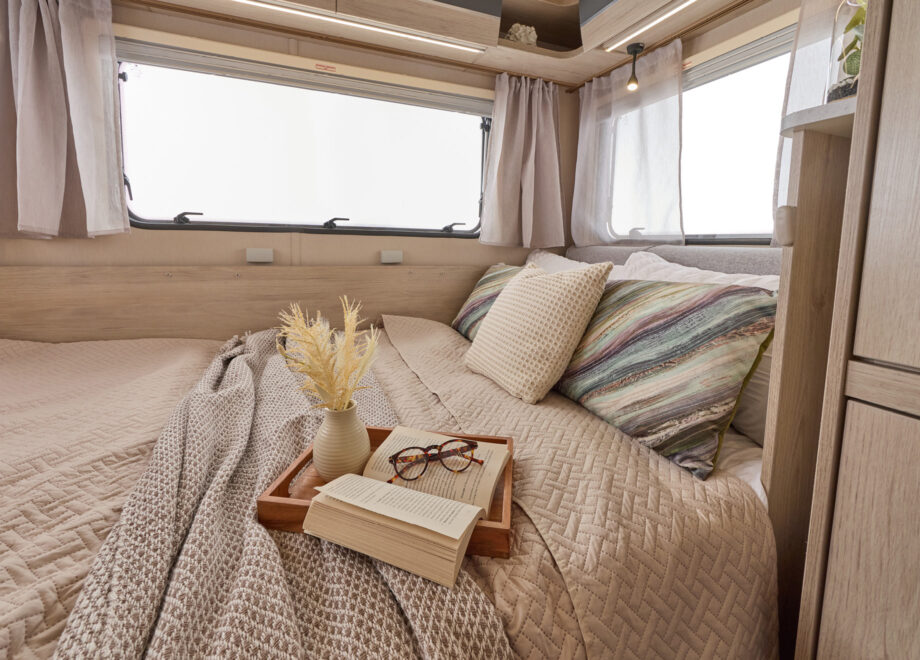 Motorhome – 4 berth with Rear Lounge (Automatic)