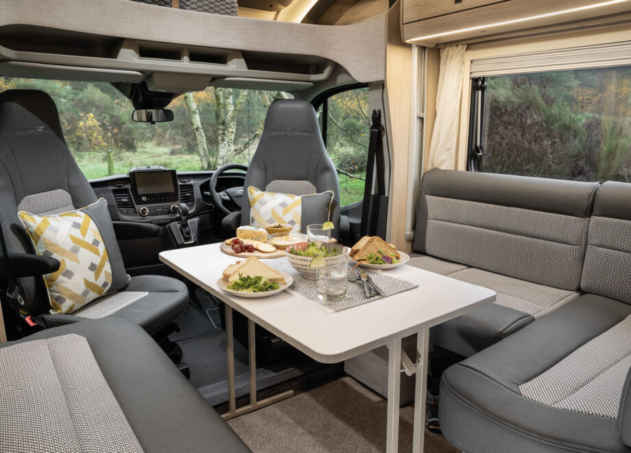 Compact Motorhome – 4 Berth (Automatic)