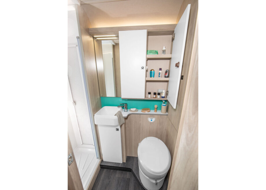 Compact Motorhome – 4 Berth (Automatic)