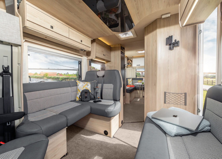 Motorhome – 4 berth with Rear Lounge (Automatic)