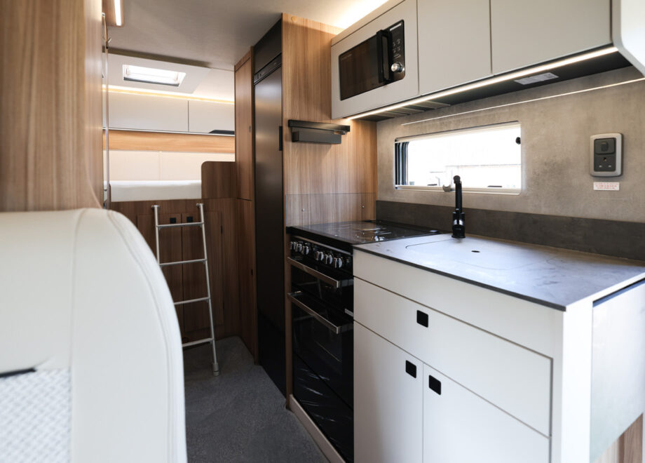 Motorhome – 4 berth with fixed bed and large garage (Manual)
