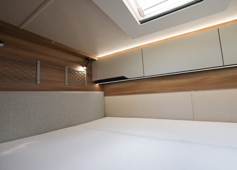 Motorhome – 4 berth with fixed bed and large garage (Manual)