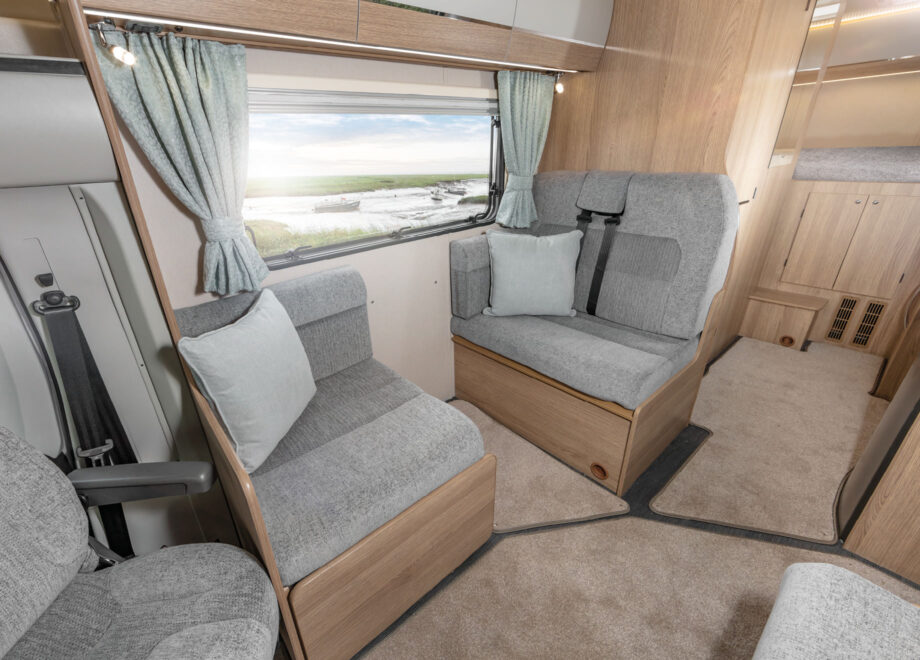 Motorhome – 4 berth with fixed bed and large garage (Manual)